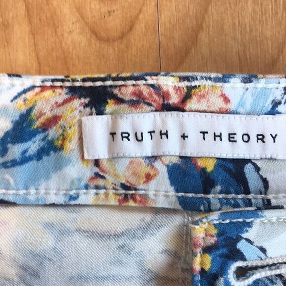 Truth and Theory stretch floral print white background jeans jeggings six - Picture 4 of 7